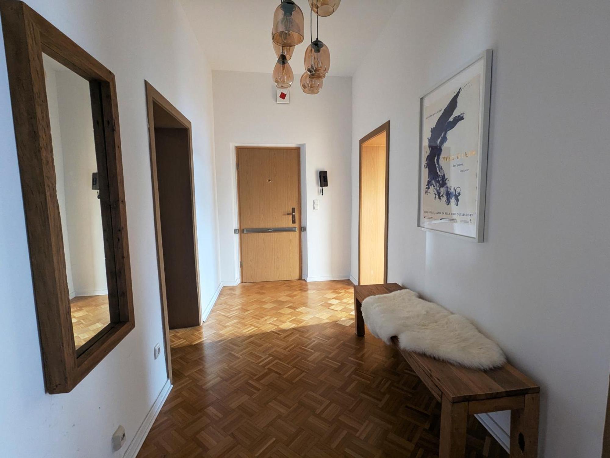 Apartment Zentral Gelegen, Sehr Geraeumig, 3 Zimmer, 3 Betten